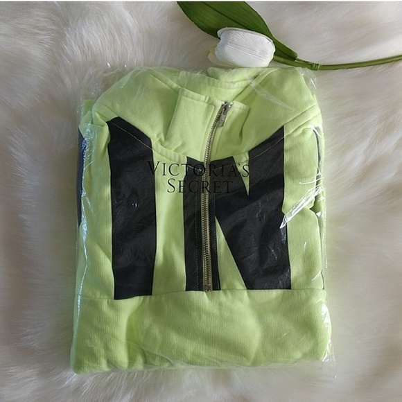 PINK VICTORIA'S SECRET QUARTER-ZIP SIZE M.nwt - Picture 2 of 3